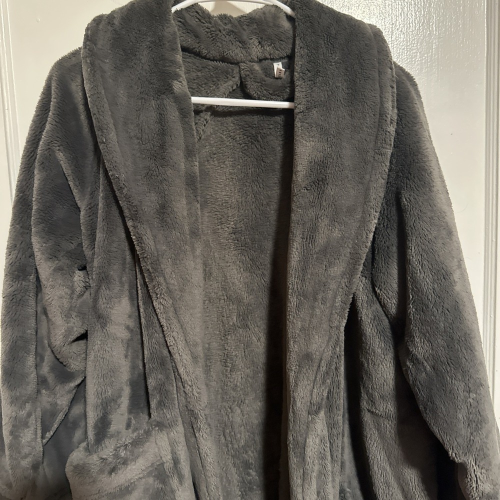 Pottery Barn Dark Gray Super Plush Soft Belted Bathrobe Size small- no tie - Picture 2 of 7
